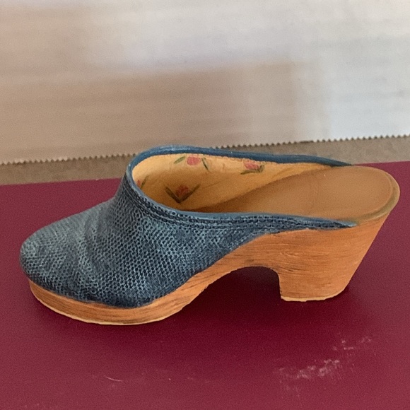 Just the Right Shoe - New - Picture 3 of 7